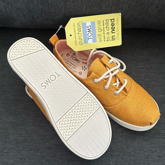 Brand New - TOMS Sunflower Heritage Canvas - Picture 2 of 6